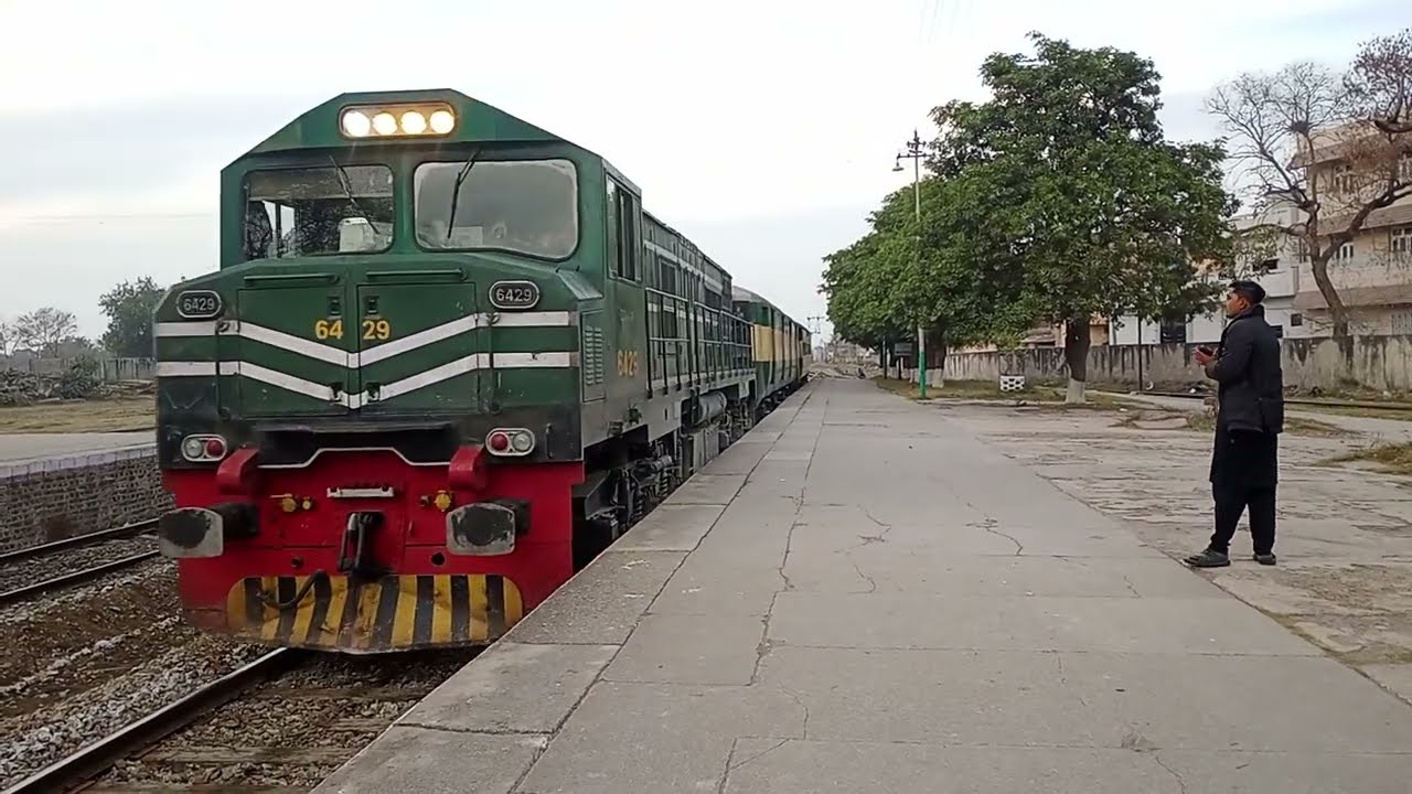 14DN Awam Express train Arrival At Wazirabad JN Most Famous LoCo ZCU-20-6429 | PAKISTAN Railway 