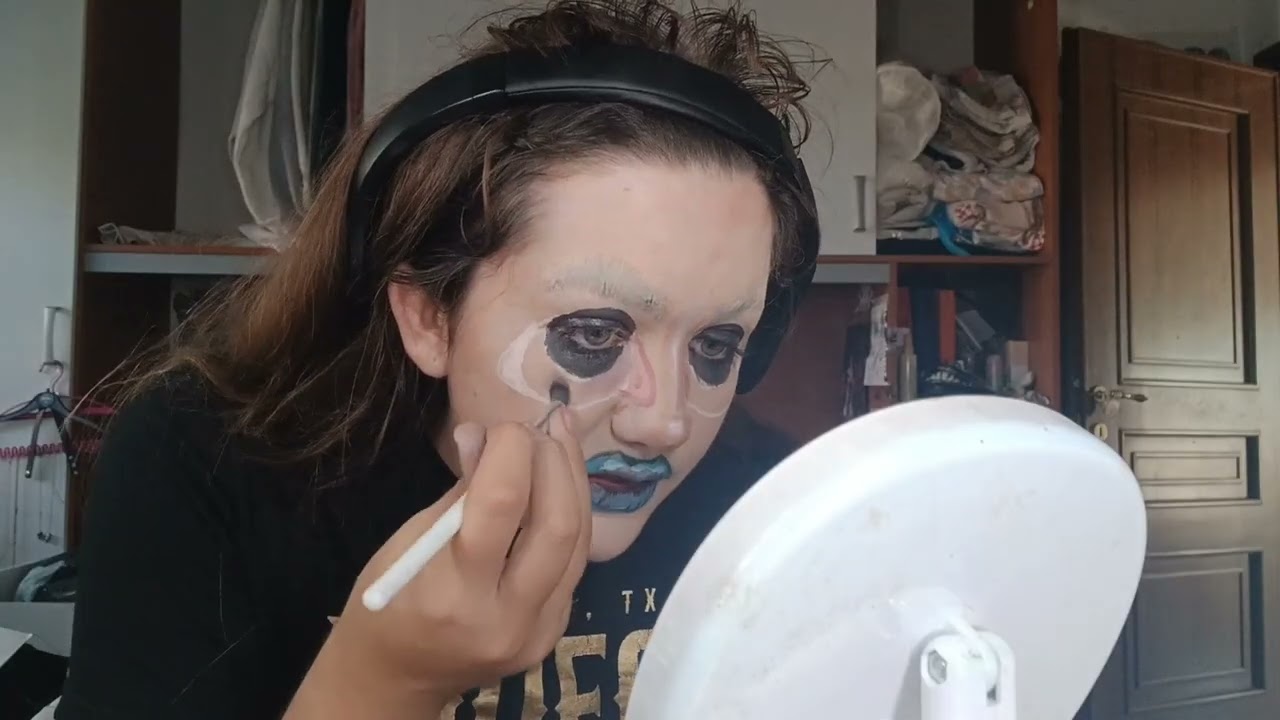 A botched attempt at sgàire wood's makeup