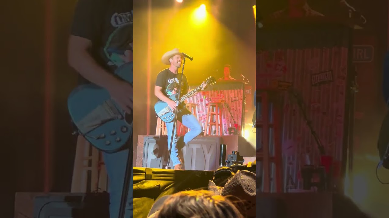Dustin lynch concert absolutely amazing!!! 