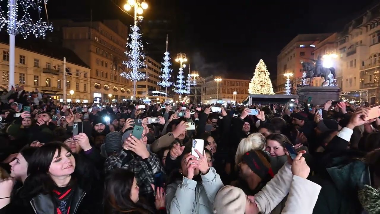 Doček Nove godine na Trgu bana Josipa Jelačića