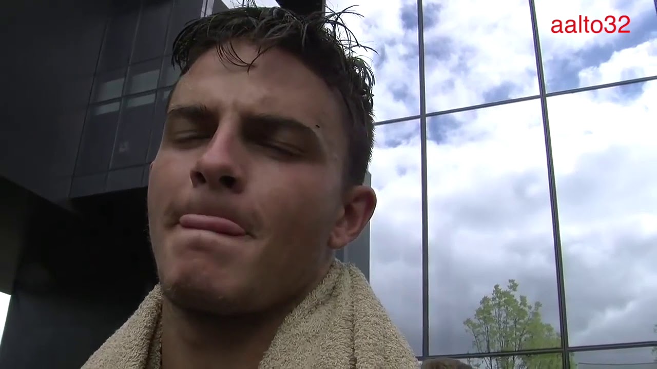 Everybody loves to blow bubbles (Feat. Devon Allen)