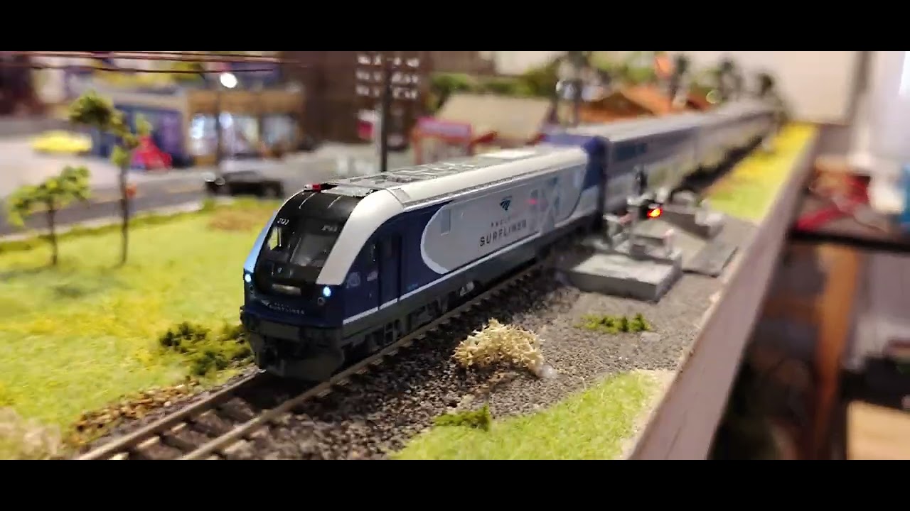 N Scale Kato SC-44 Amtrak Pacific Surfliner Set DC Demo