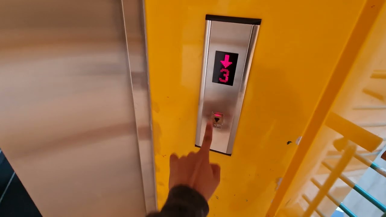 2005 KONE Scenic Lift - Forum the Shopping Mall