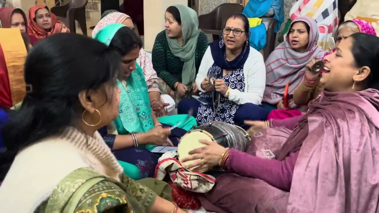 मीरा जेट ज़िले बी लाया गीत 