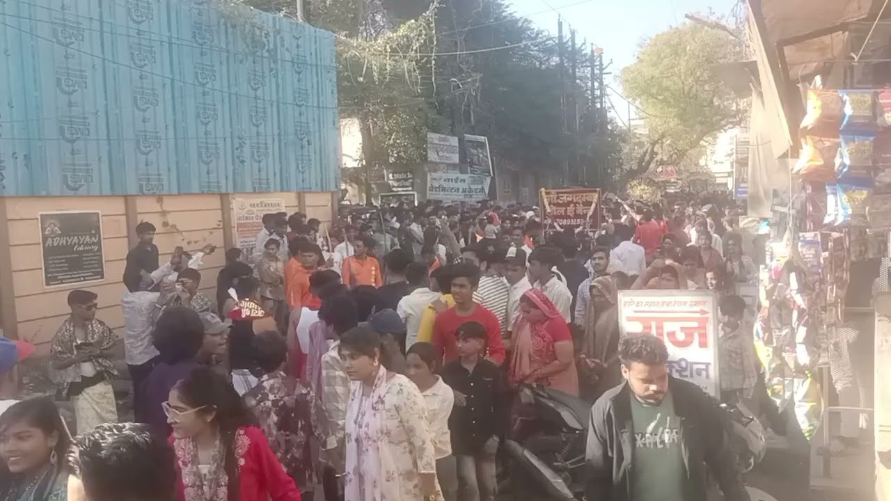महाकाल की सवारी निकलती हुई 