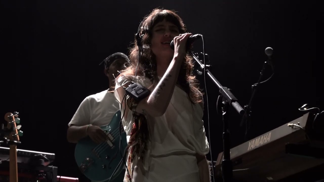 Clairo - Slow Dance (Webster Hall, NYC 9/15/24)