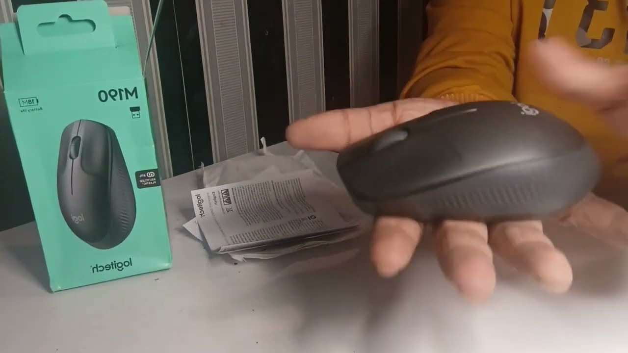 Logitech M190 full size mouse Review. The battery of this mouse can last for 1 year and 6 months 