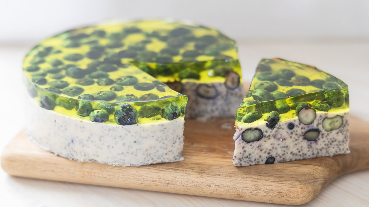 Blueberry and chia dessert. No bake. No flour. No sugar!
