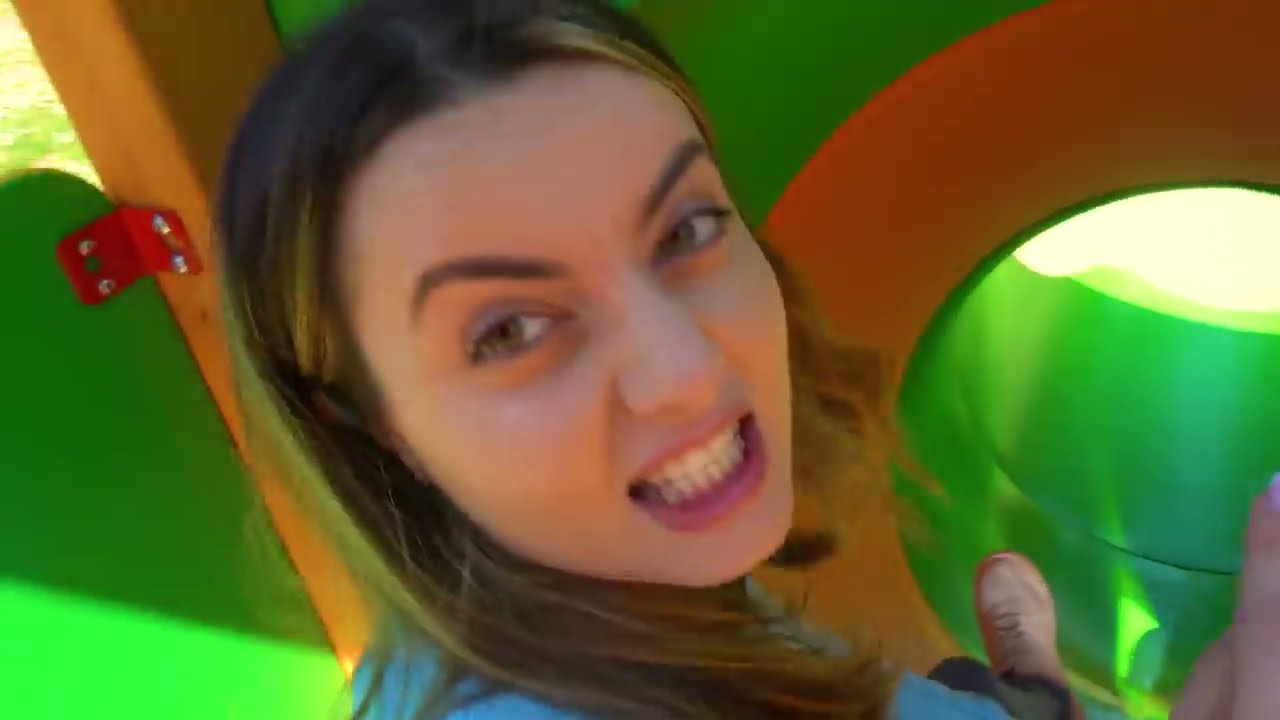 DANI ha una SPINA nella MANO..! Si è PUNTA al PARCO e si è FATTA MALE 💥