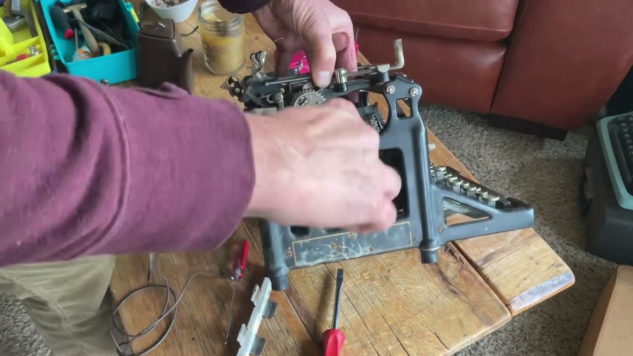 Platen Removal Underwood 5 typewriter ￼