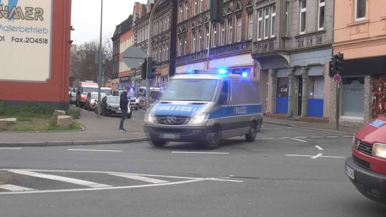 Fanbusbegleitung FC-Fans in Gelsenkirchen durch 28 Polizeifahrzeuge