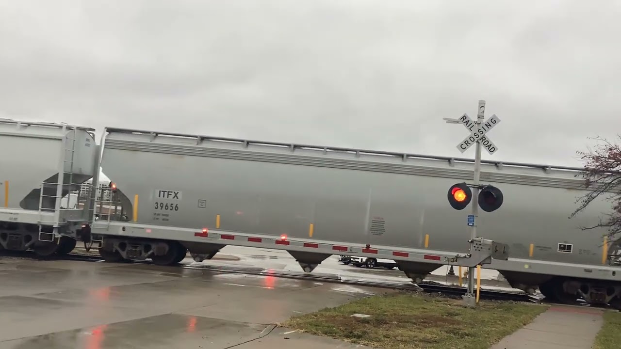 Oneida Ave. Grade Crossing (Davenport, IA) 12/28/25