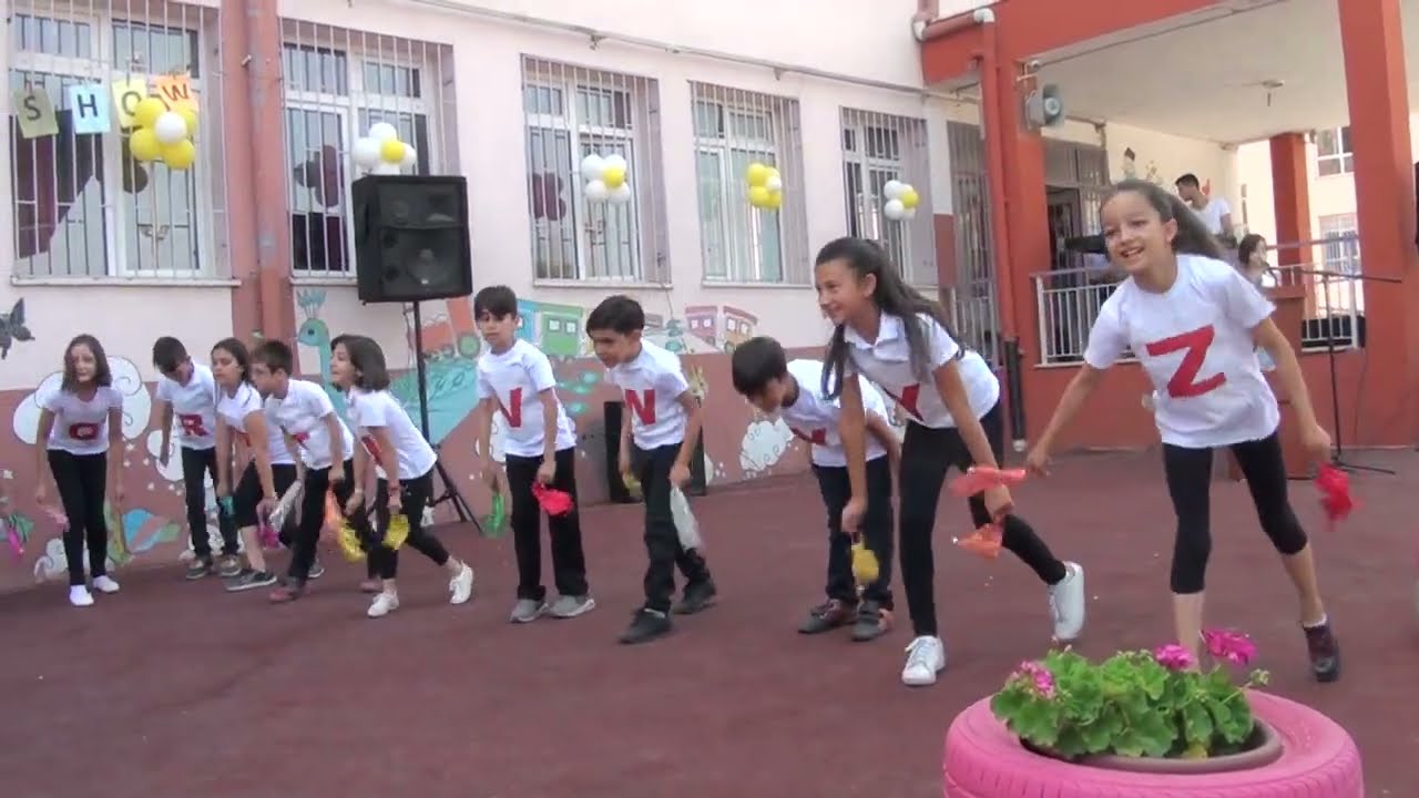 İNGİLİZCE GÖSTERİSİ JUMPING LETTERS