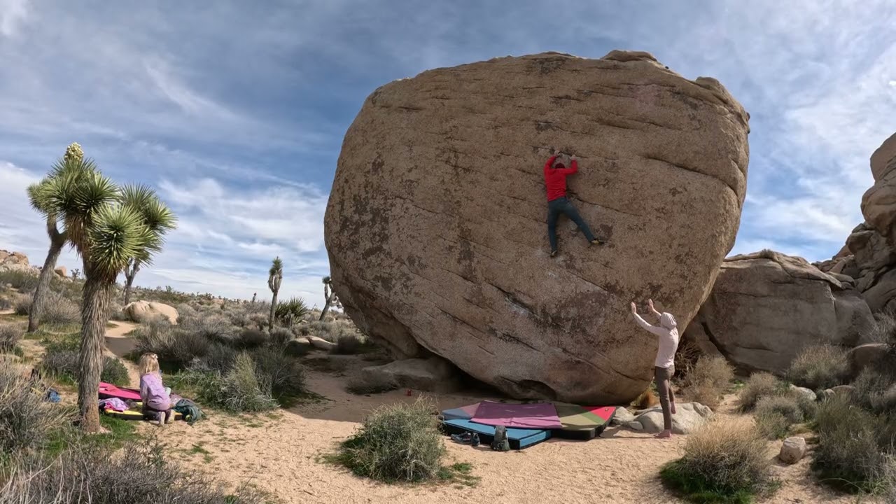 Joshua Tree Bouldering: Geology Tour Road, Slash Boulder, Slashface (V3)