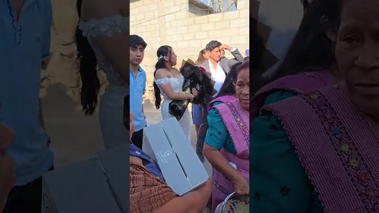 Los familiares de la novia van a la casa del novio para entregarla tradiciones |San Agustín Oapan
