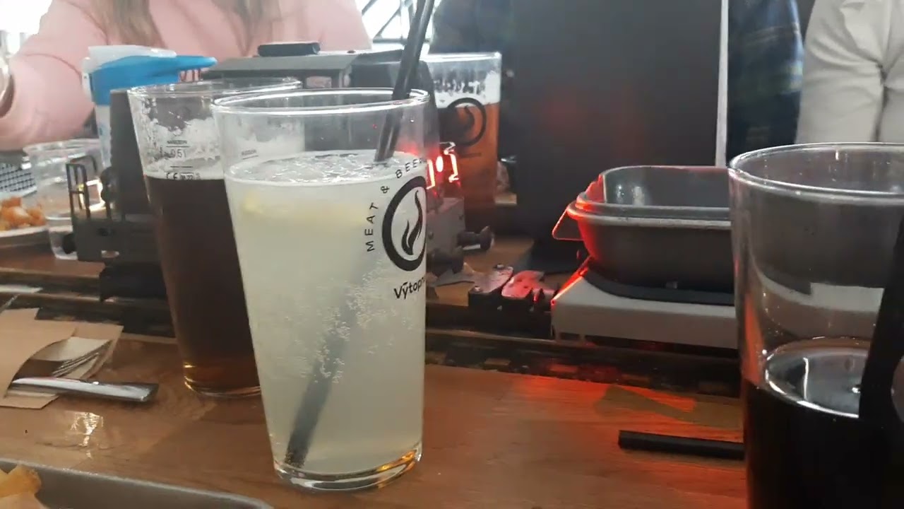 automaticki vlaci na jedlo a pitie 🤨😁😎👍😲
