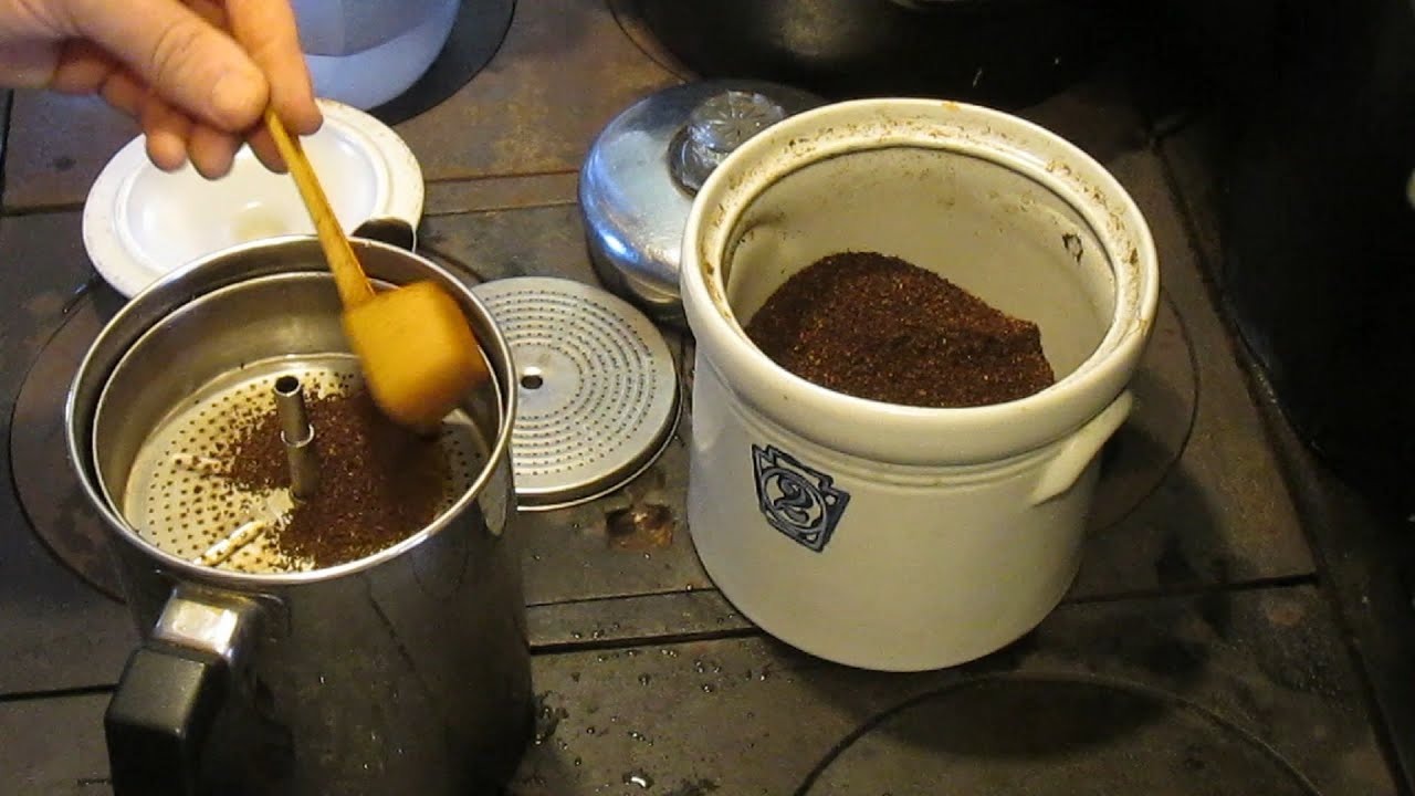 Приготовление кофе в кофеварке-перколяторе