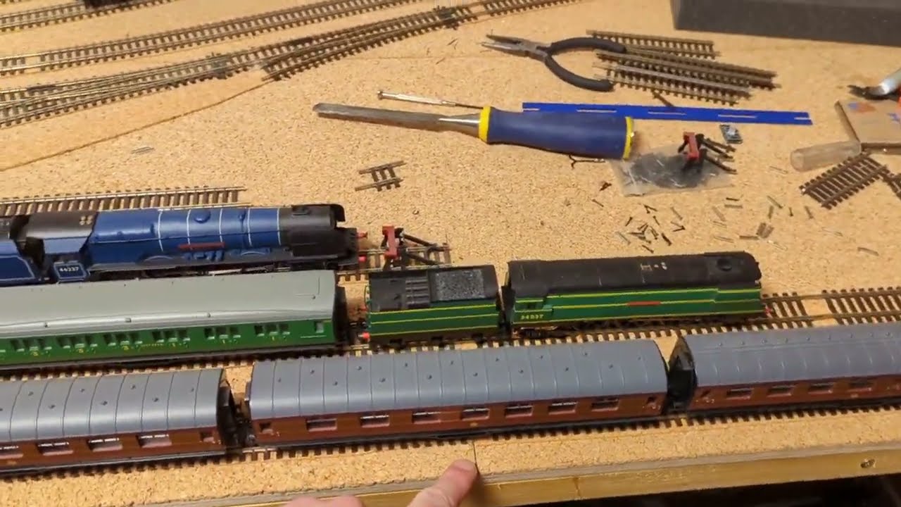 Greenhill Junction - Fiddling with the fiddle yard & new addition - Video 59