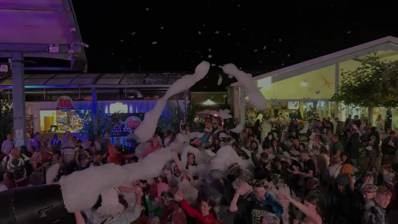 FlamingoPics 2025