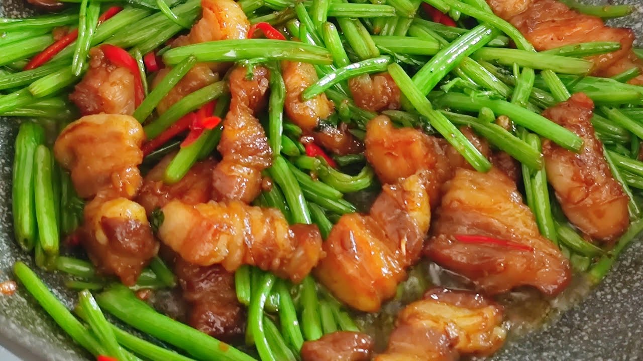 БЫСТРО И ВКУСНО ! ГОРЯЧЕЕ БЛЮДО С МЯСОМ И СЕЛЬДЕРЕЕМ  ЗА 10 МИНУТ!