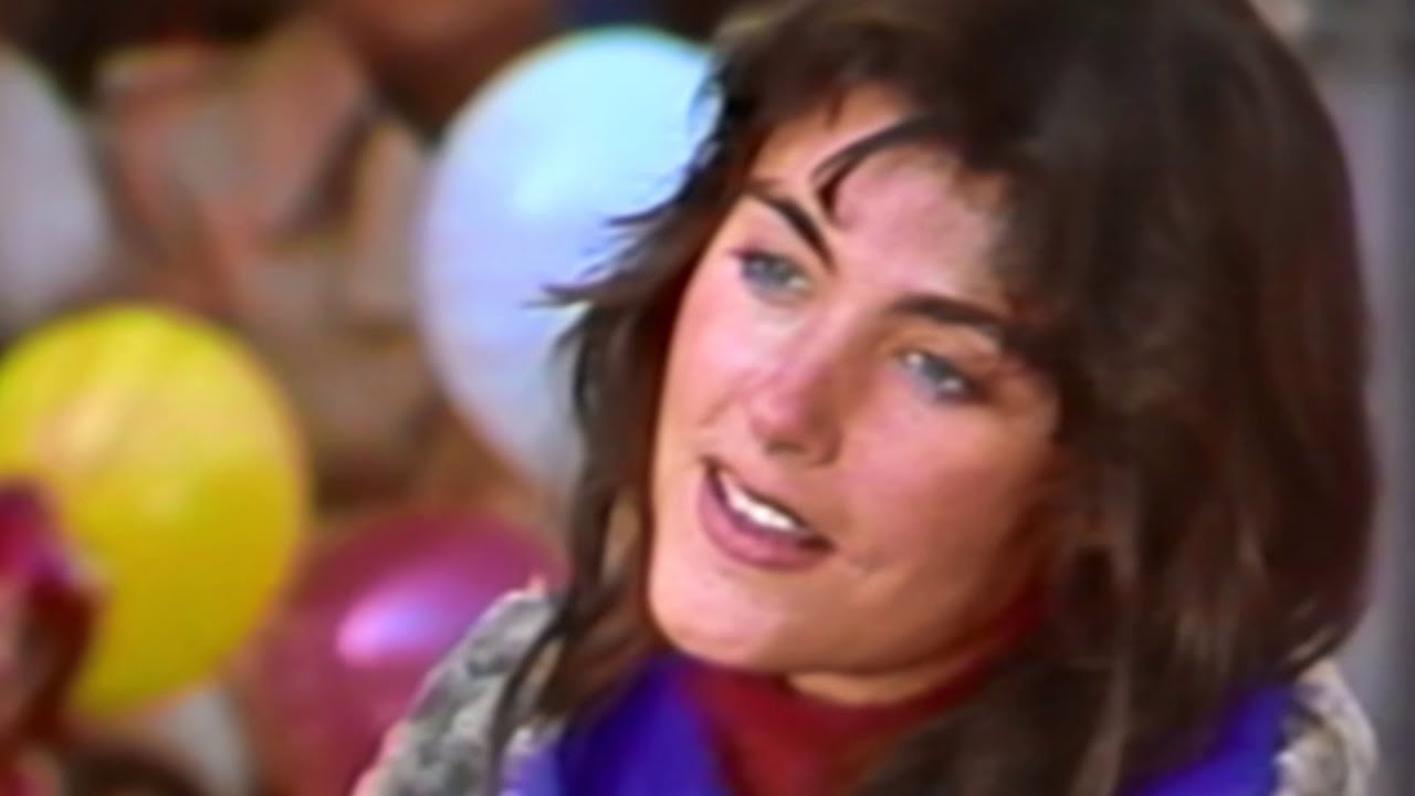 Laura Branigan - Gloria - Macy's Thanksgiving Day Parade Performance (1982)