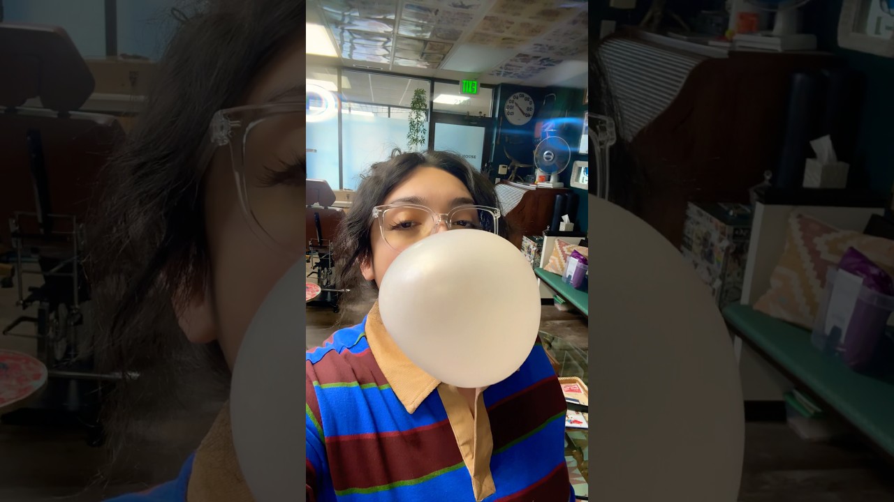 BIG BUBBLE ASMR | blowing huge bubble gum popping sounds #asmr #bubblegum