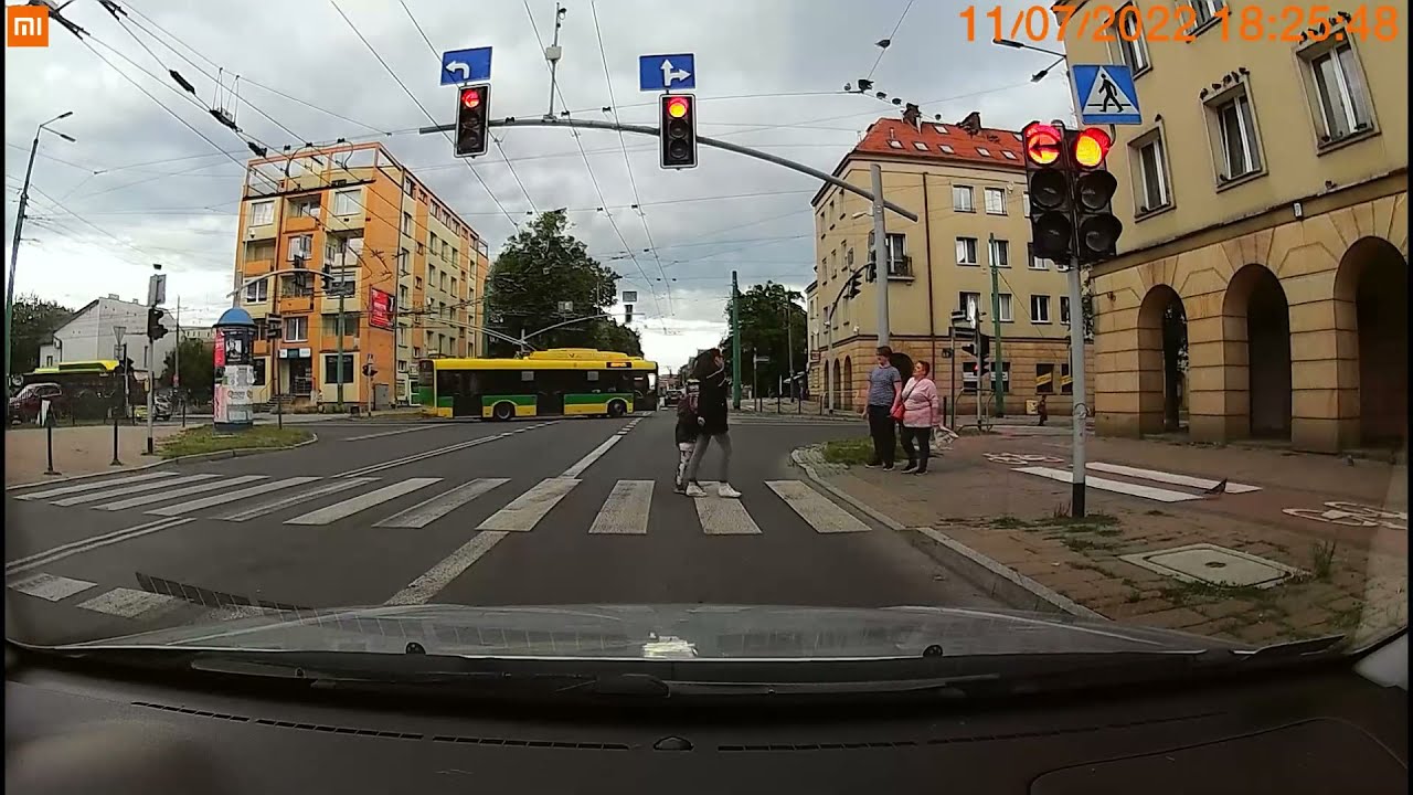 Tychy - Uszkodzenie odbierak&oacute;w prądu przez trolejbus