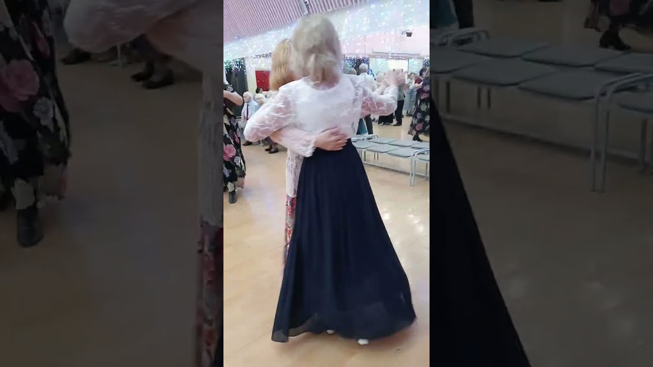 30 ноября 2025 года. Воскресные танцы.Какие красивые пары! Какие красивые женщины!