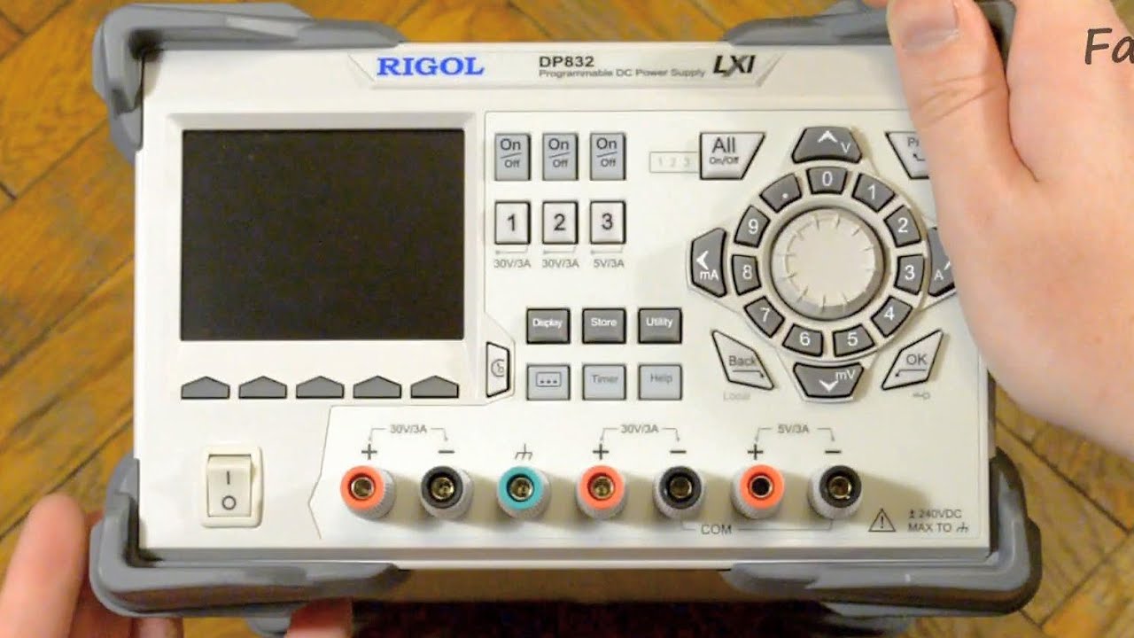 Распаковка источника питания Rigol DP832
