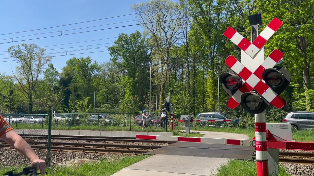 Spoorwegovergang Kapellen (B) // Overweg // Railroad Crossing
