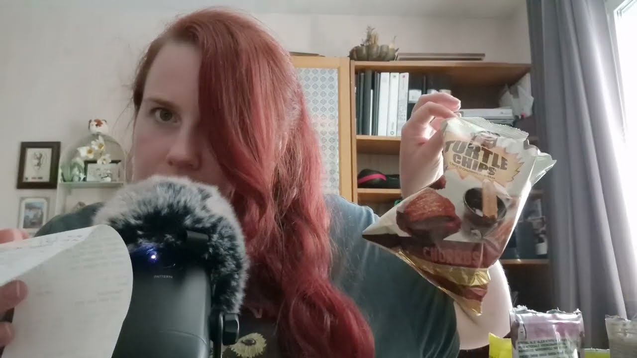 ASMR på Svenska - provar snacks och godis från NORMAL. Mouth sounds
