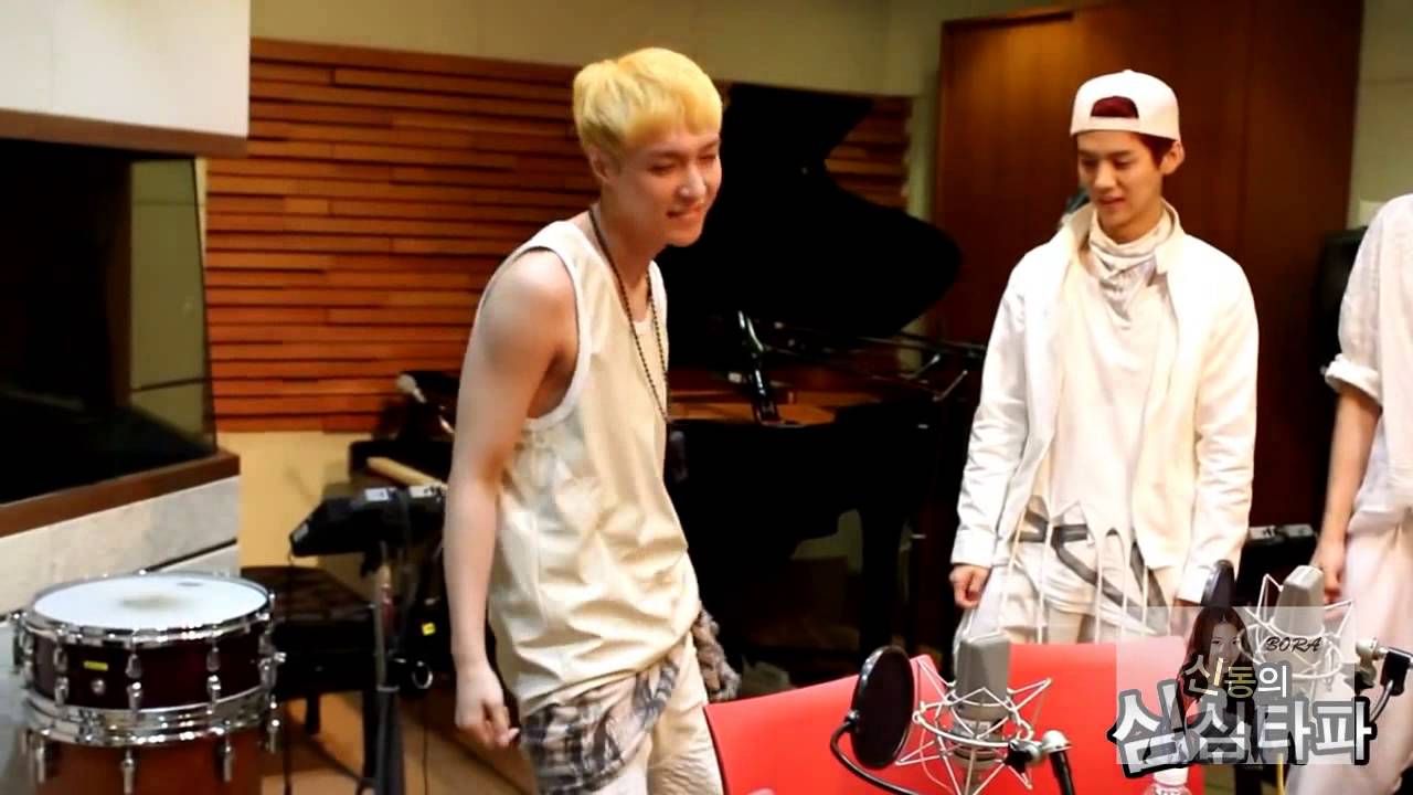 EXO Lay sexying (Talk dirty to me)