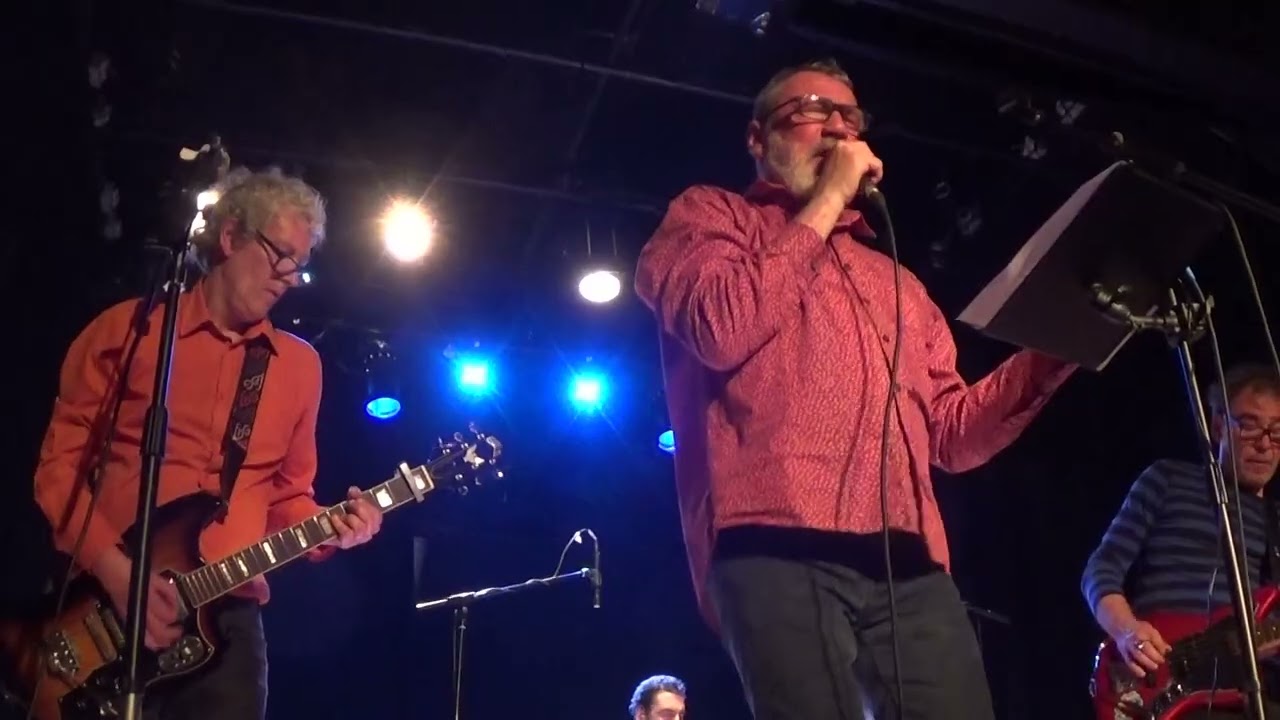 The Kwinks : The world ain't round, it's square (The Savages)