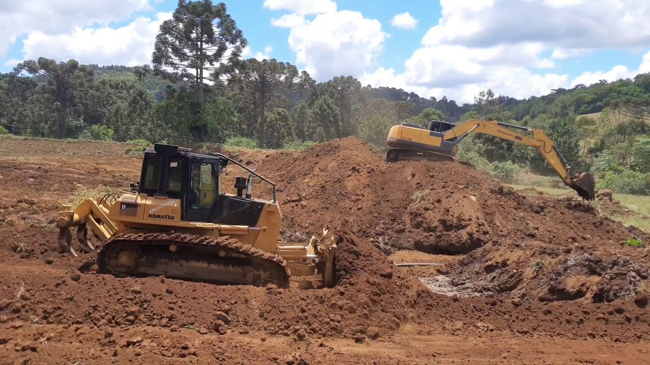 Escavadeira XCMG XE 215BR e trator de esteira komatsu D61 Px fazendo açude (parte 1)
