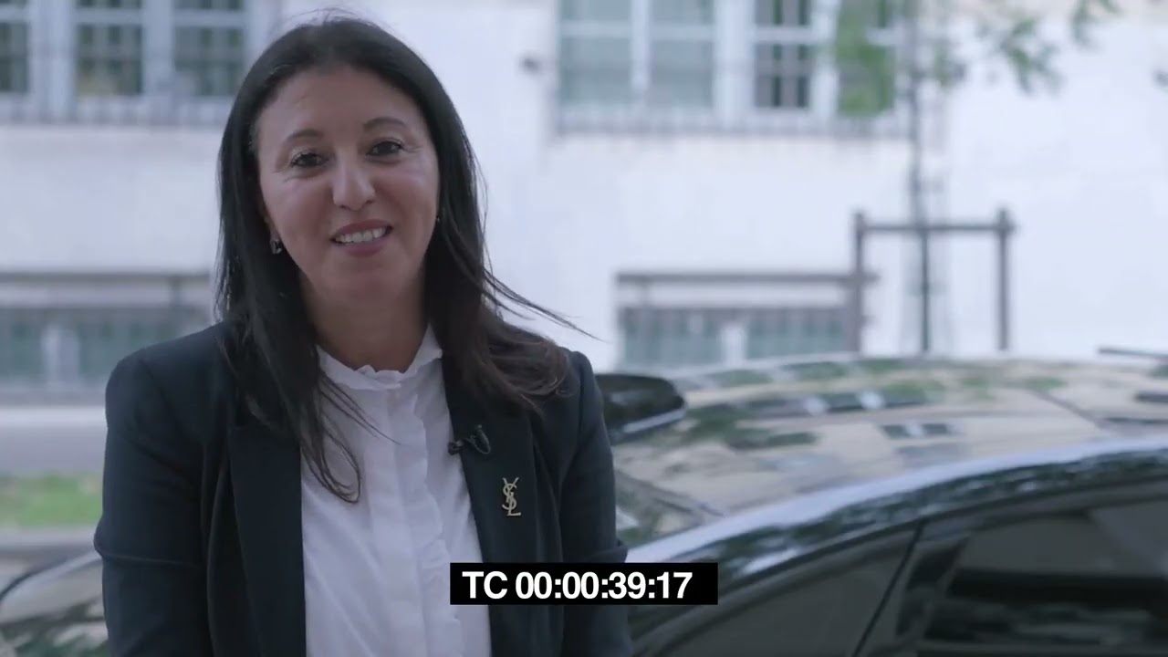 Portrait de Najah, chauffeure G7 Club Affaires