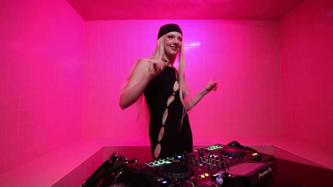 Cecylia | Hard Techno Set | Pink Sauna Sessions