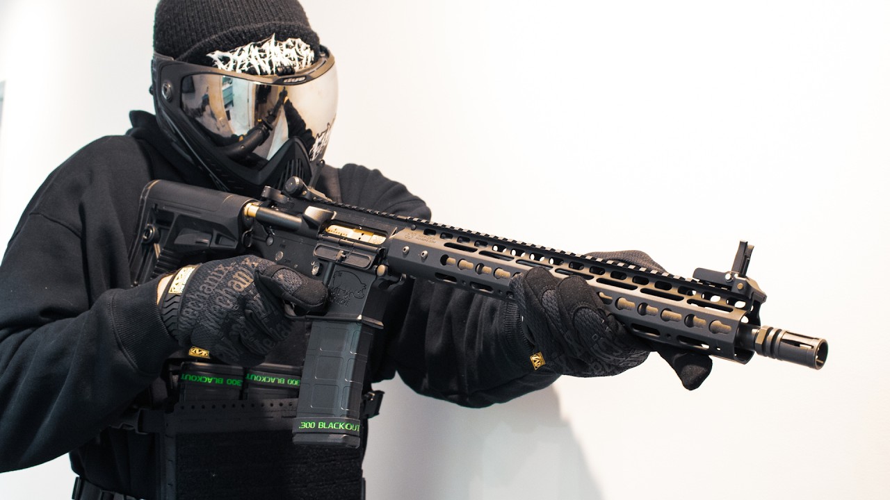 FULLY CUSTOM GBB M4 + SMOKY TRACER - Arena149