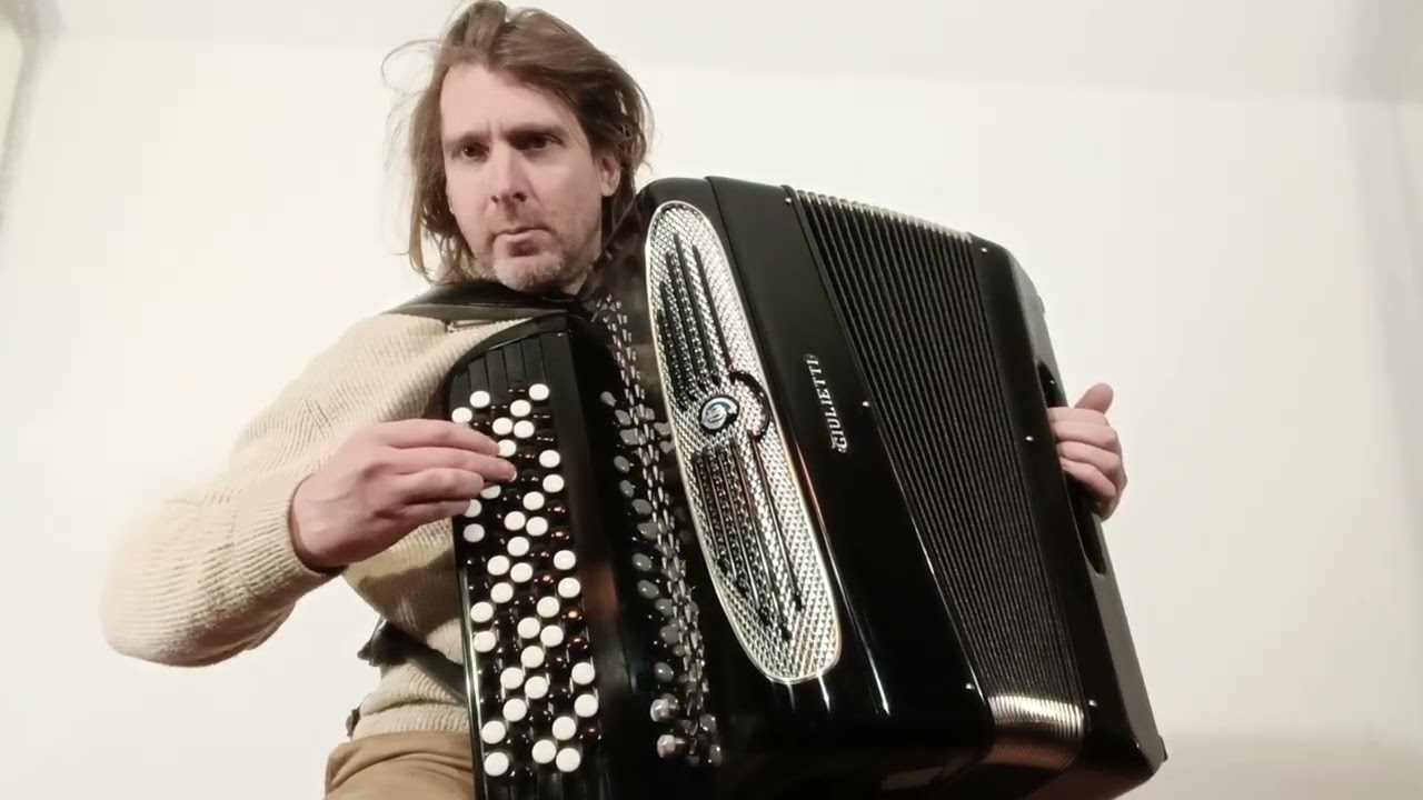 Giulietti Bass Conservatory (2 reeds LM) accordion