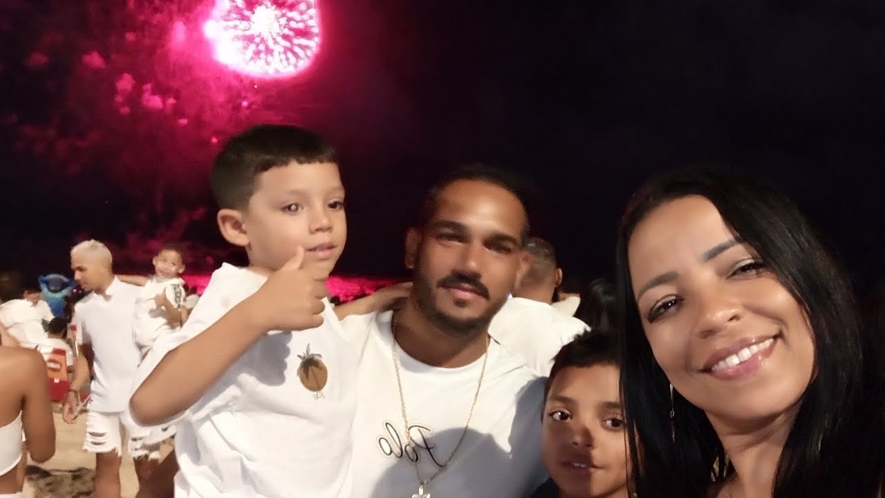 Noite de réveillon na praia de Boa viagem em  Recife 2026,um show de fogos de artifício no céu 