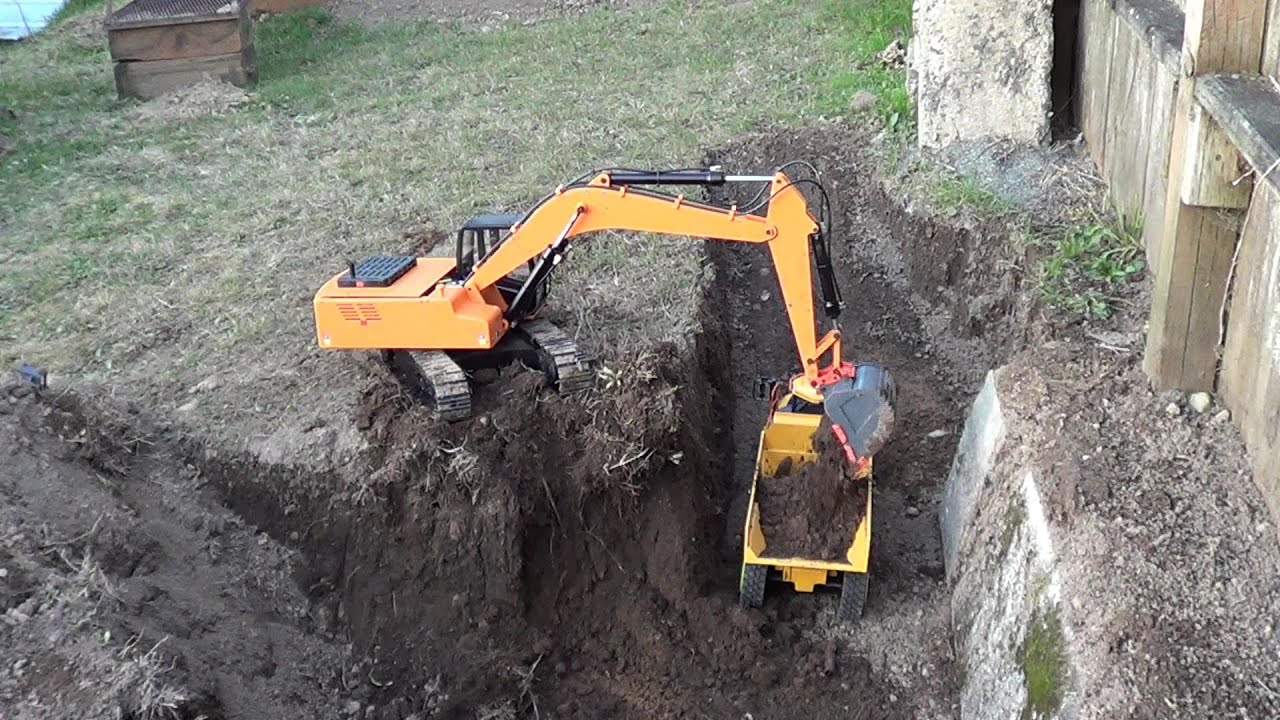 RC4WD Earth Digger 4200XL Ripping and Volvo A60H Hauling