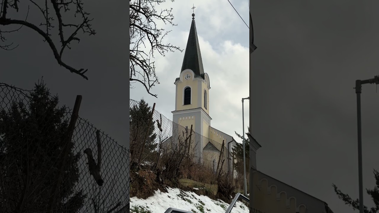 Dolná Tižina (SK), kostol sv. Michala Archanjela - zvony; poludňajšie nedeľné zvonenie (4 zo 6)