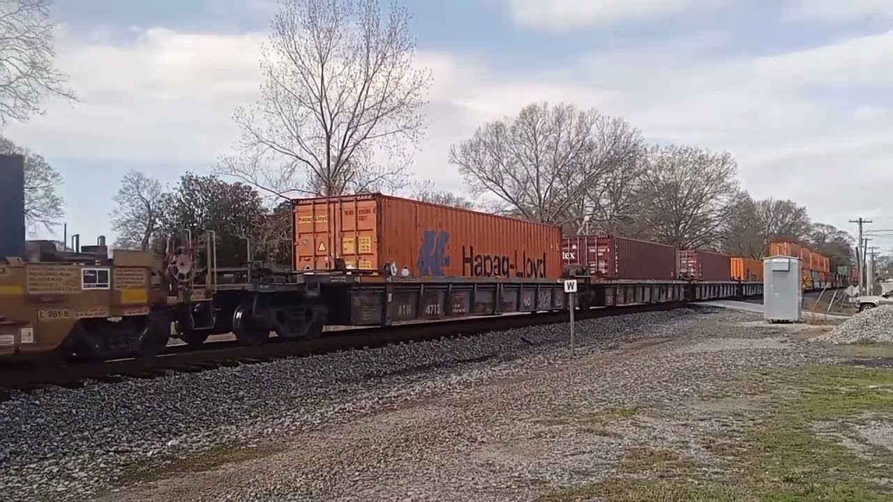 NS 8181 leads 243 in Union, SC with Lots of Autoracks!