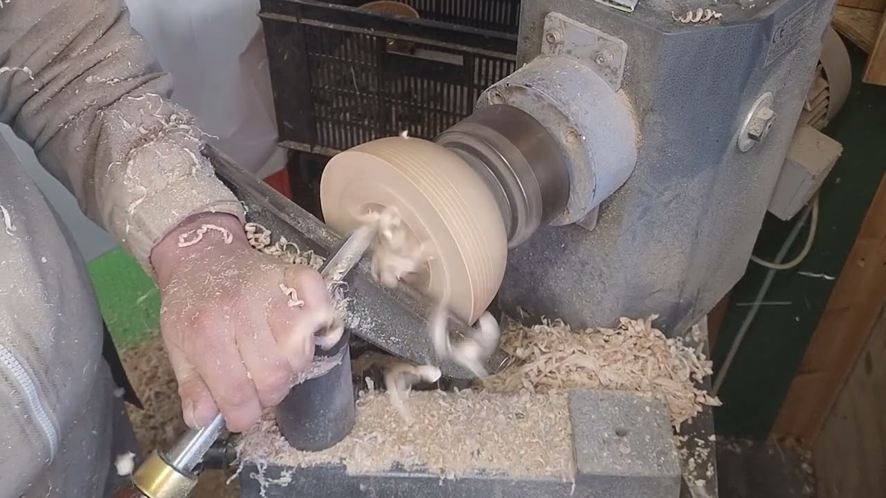 ASMR Woodturning: Whipping up an Ash cereal bowl from air dried timber.