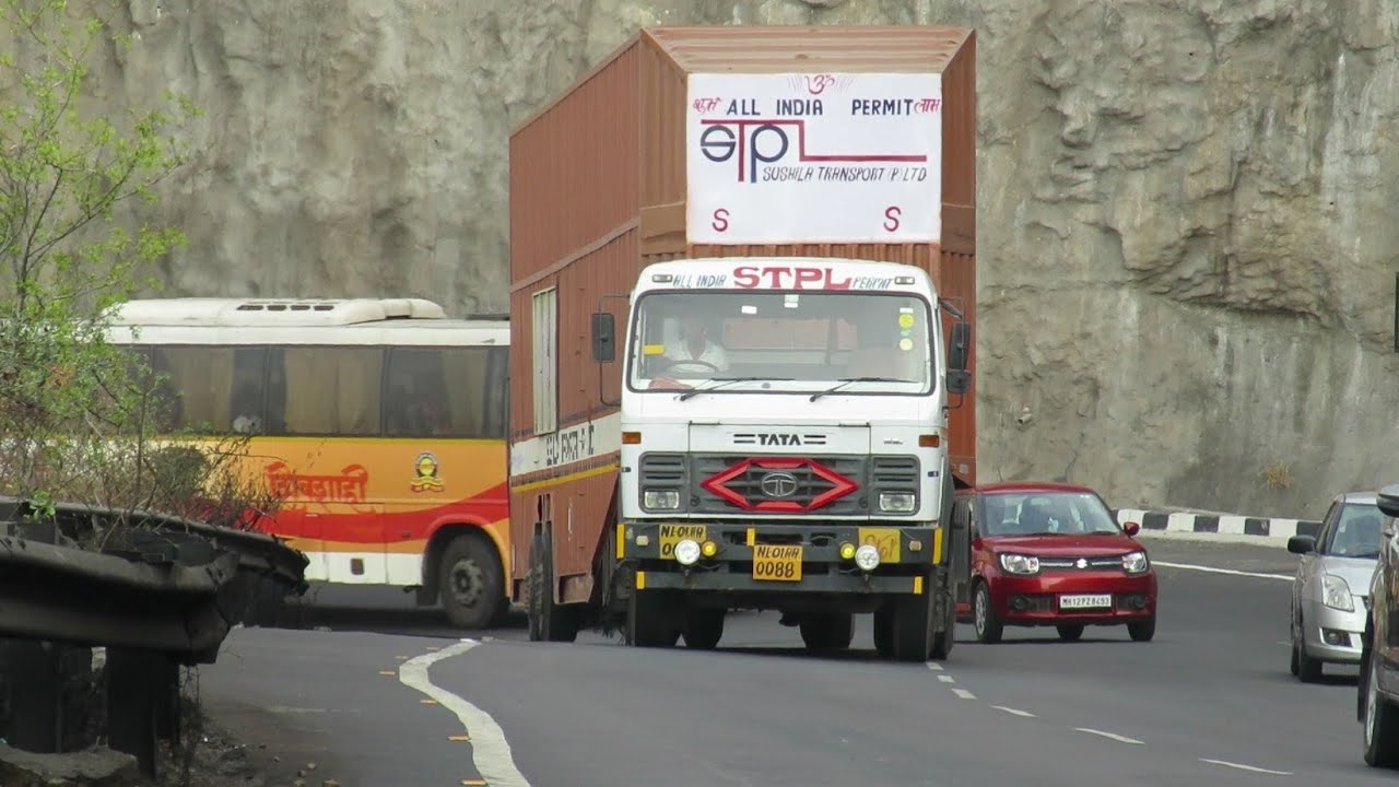 KHAMBATKI GHAT:MSRTC SHIVSHAHI BUS OVERTAKES TOO SLOW TATA HEAVY TRUCK AT GHAT TURNS
