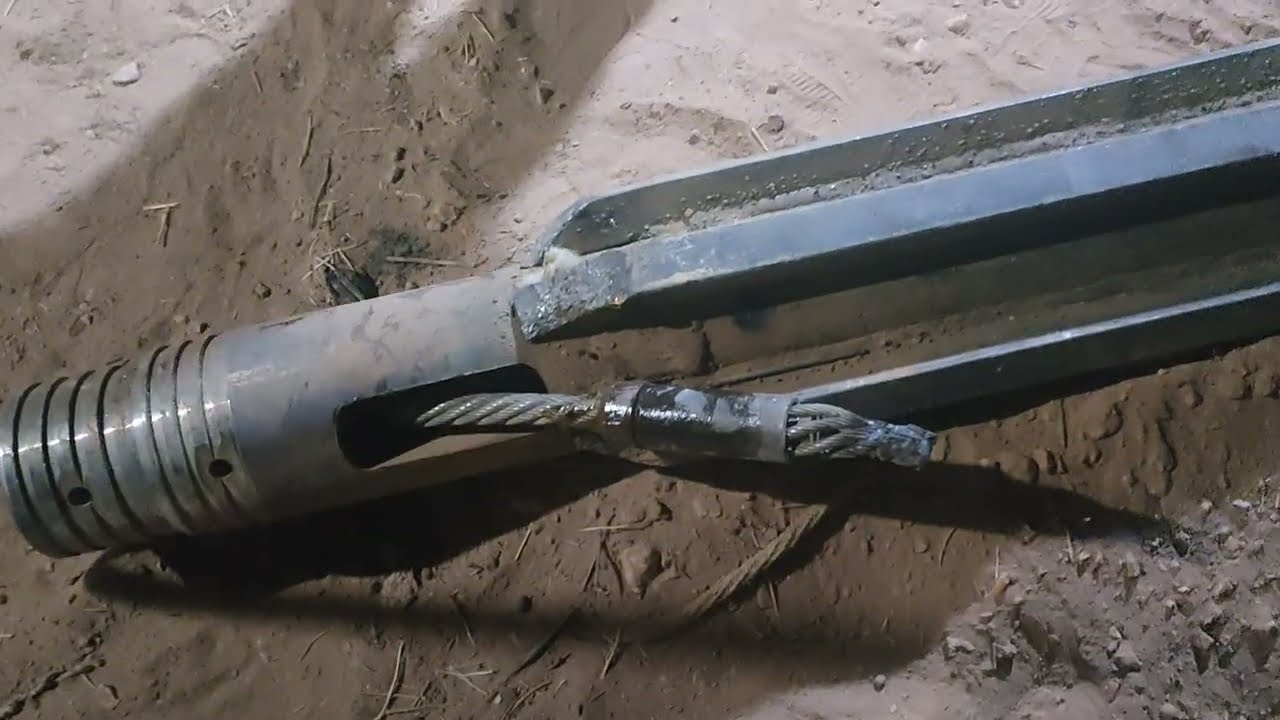لحظة تركيب ازميل حفارة جديد (فاس)لبدء حفر بئر ارتواز جديد-Installation d'un nouveau foret