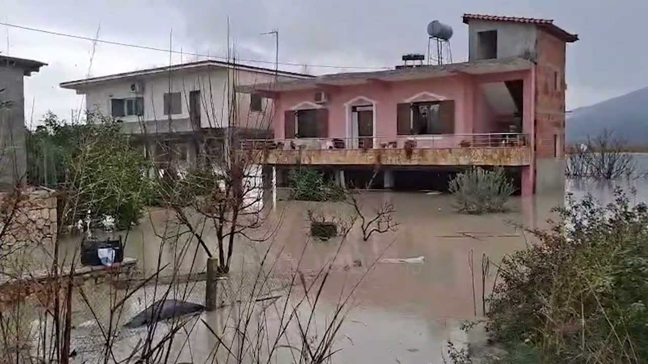 Pamje apokaliptike nga përmbytjet në vend/ Uji përmbyt shtëpitë dhe rrugët, situatë kritike