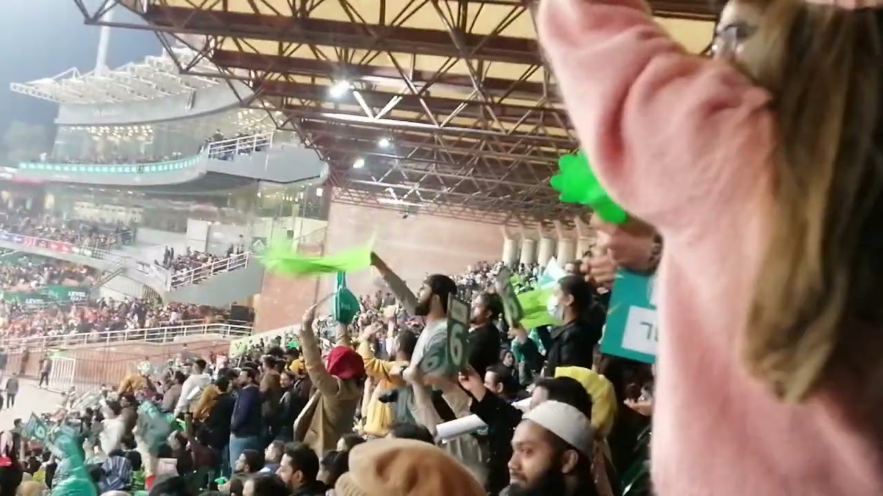 Twerking In Stadium | Heavy Dance In HBL PSL 7