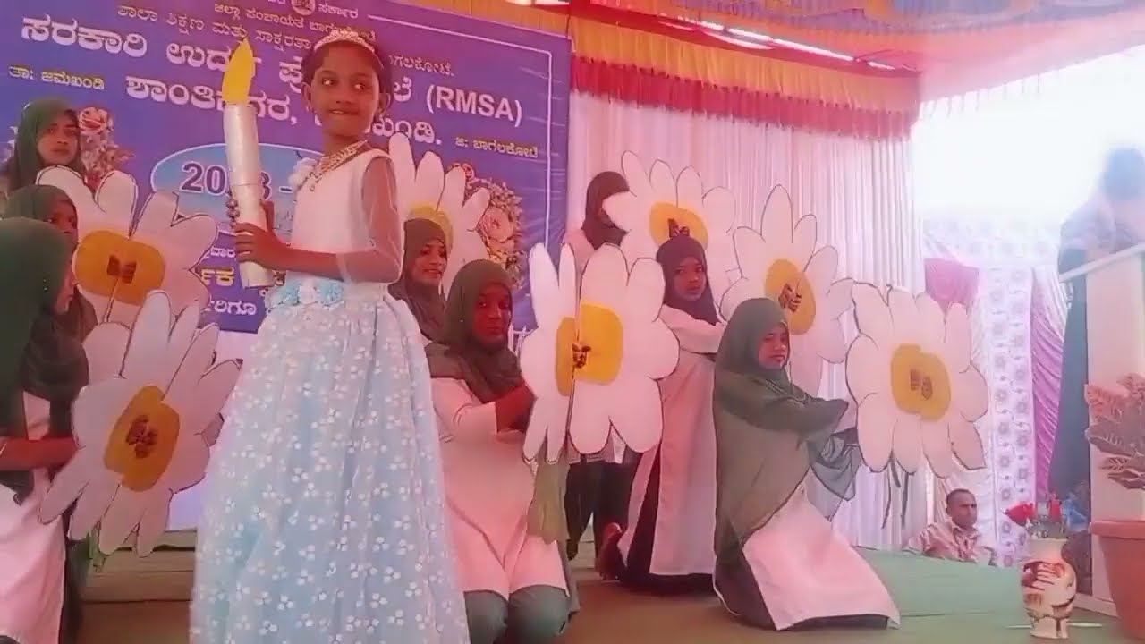 Lab pe aati hai dua performance  in annual day.