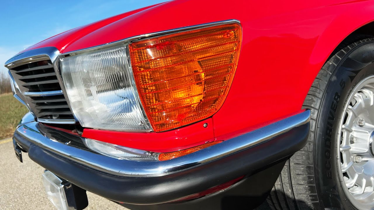 R107 Mercedes-Benz 280 SL roadster from the 80s, 1985