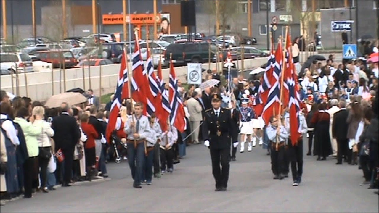 17 mai 2013 i Brumunddal. Ringsaker i Hedmark (17.05.13)